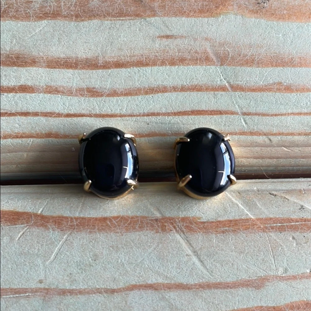 Elegant Black and Gold Stud Earrings - Picture 1 of 3